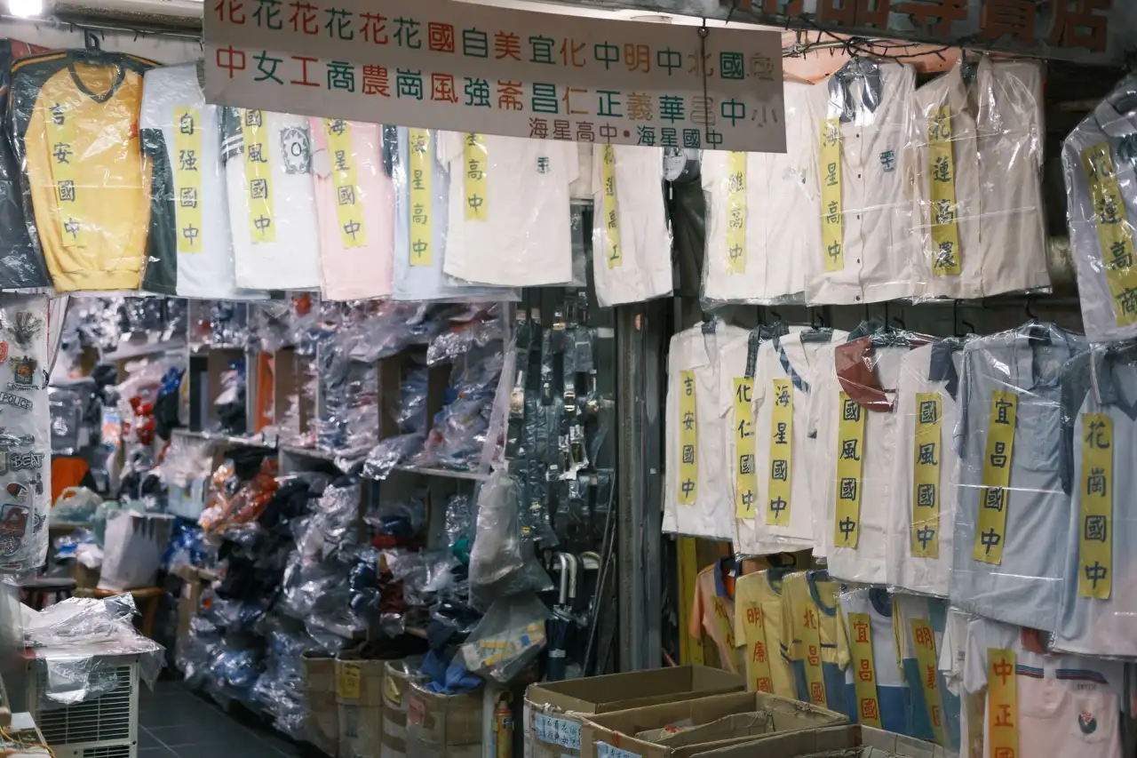 节能建材与常规保温材料性能对比：导热系数与耐久性数据解析