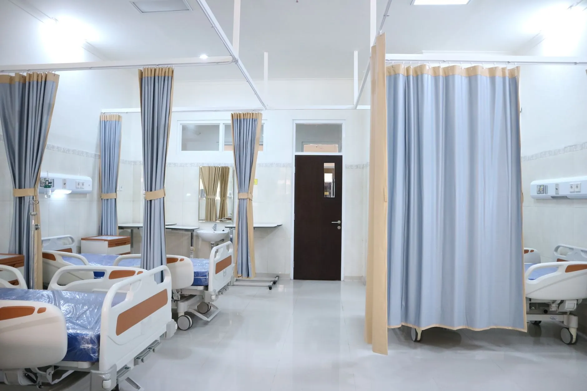 节能建材选型对比：岩棉板与挤塑板在绿色建筑中的适用场景分析