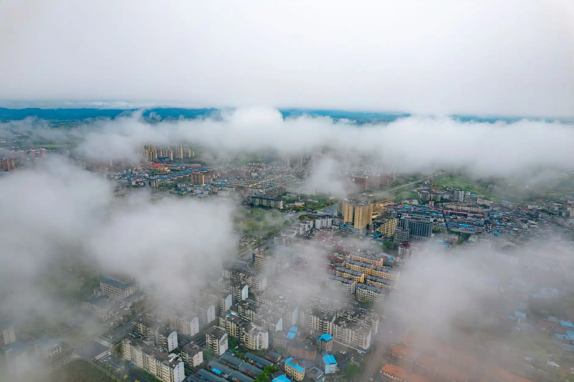 节能建材与常规保温材料性能对比:导热系数与耐久性指标解析
